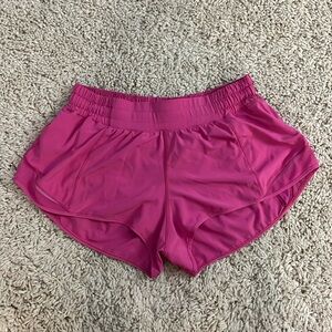 Lululemon. Hotty Hot 2.5. Sonic Pink. Great Condition. Size 8.